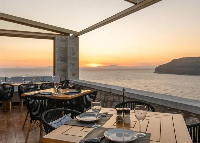 Village Ξενοδοχείο 3*